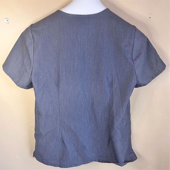FIGS Women's Catarina Technical V-Neck Scrub Top Gray Size Medium Short Sleeve - Picture 5 of 5